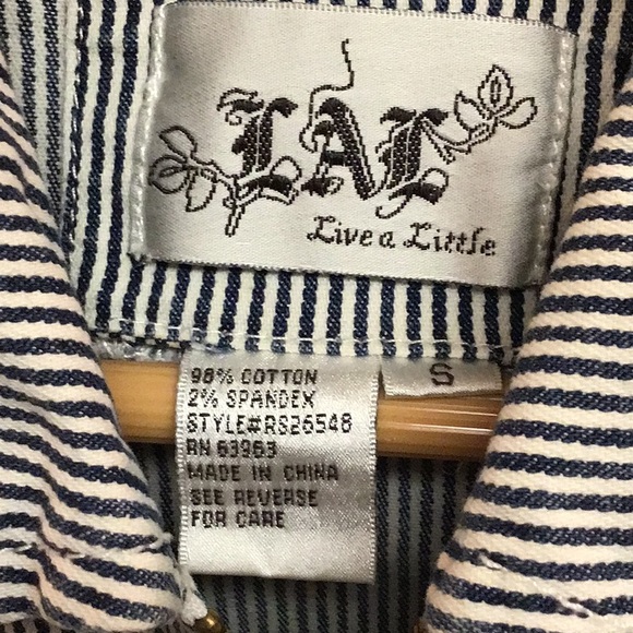 DONATED⚡️LIVE A LITTLE⚡️❣️Seersucker Zip Jacket - Picture 7 of 7